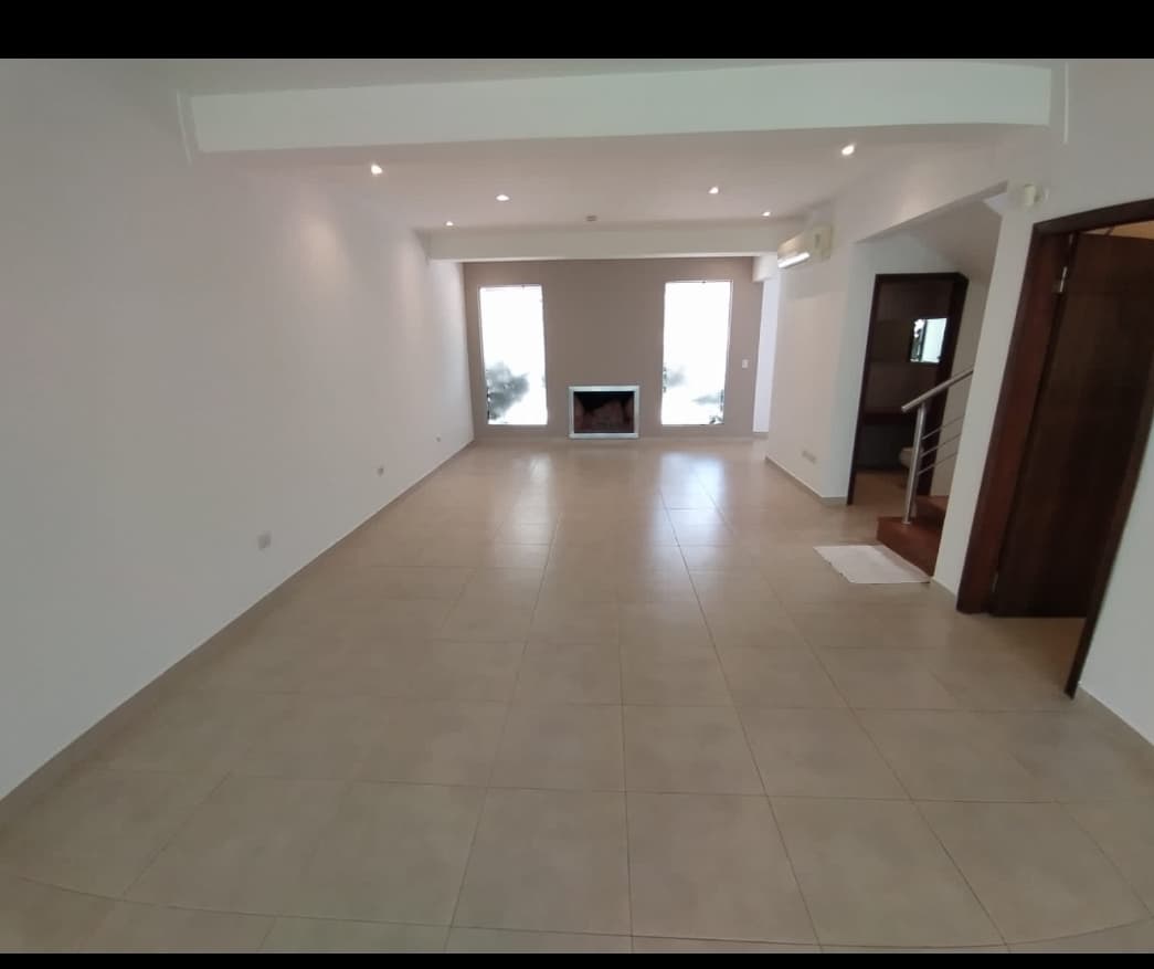 ALQUILO HERMOSO DUPLEX MINIMALISTA CON PISCINA EN BO.MBURUCUYA. – 2