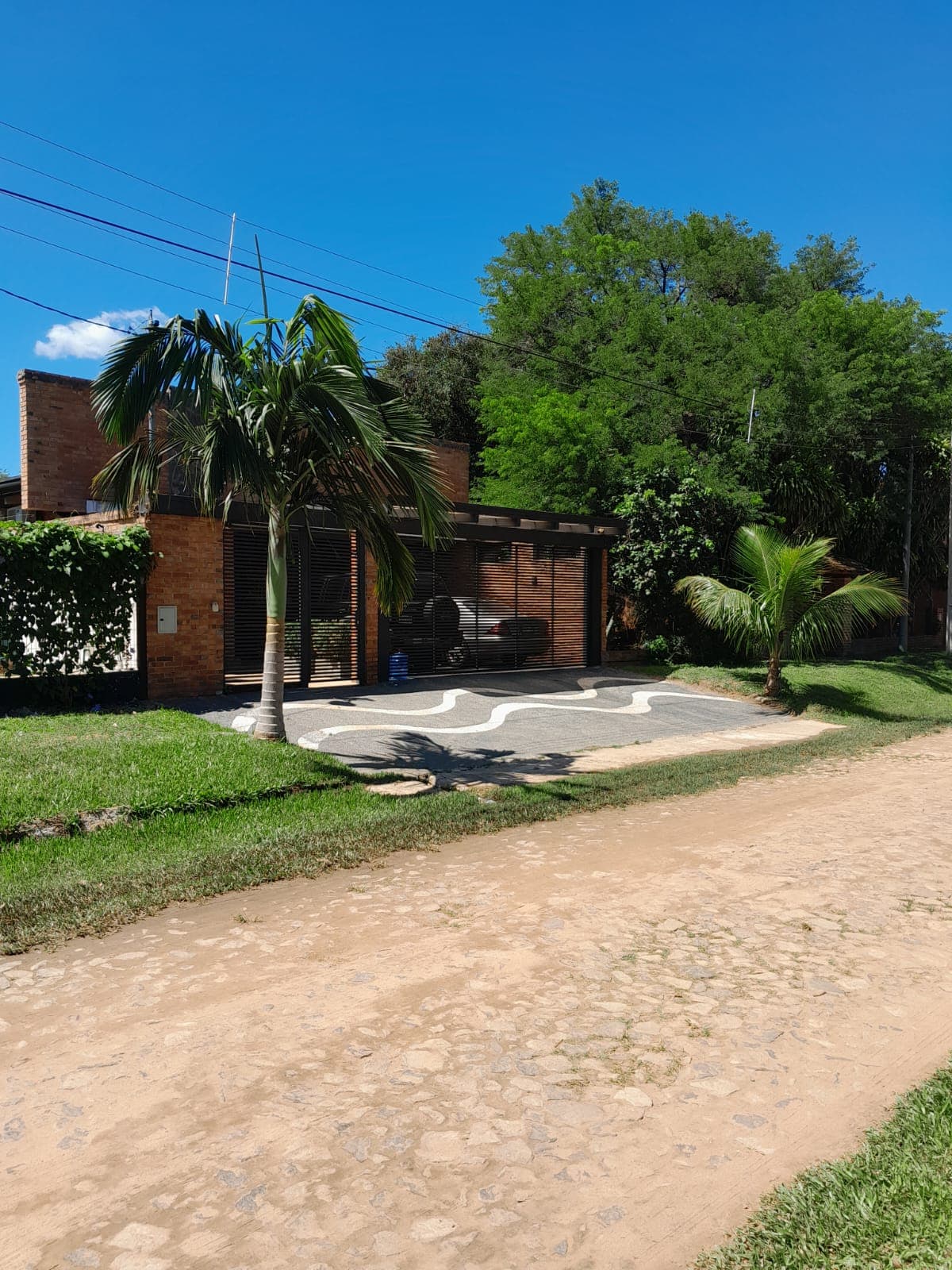 San Bernardino. Puerta Del Lago Casa Moderna-1600 M2, Const: 650 M2.