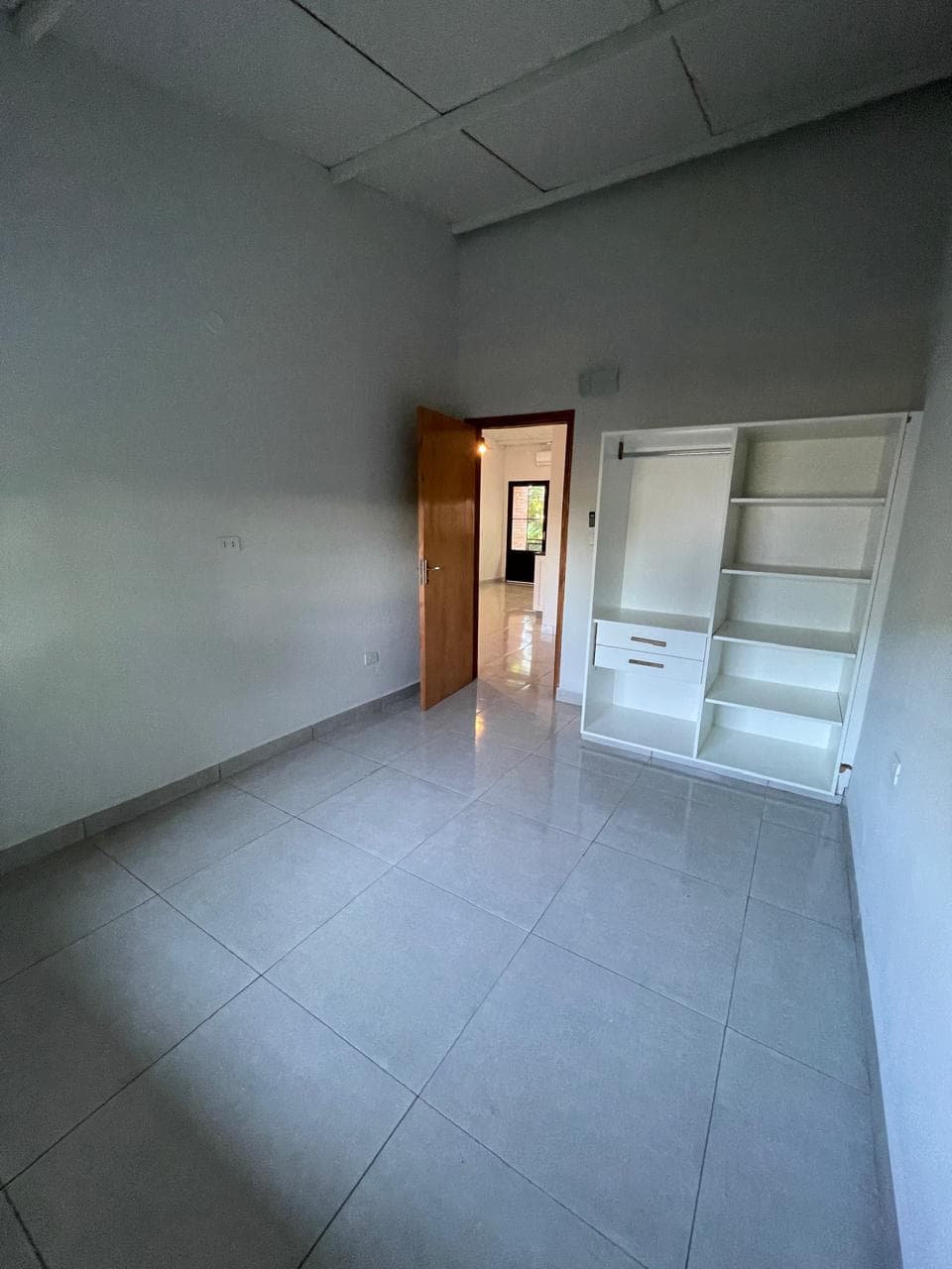 DPTO EN ALQUILER LOMA MERLO, LUQUE – 3
