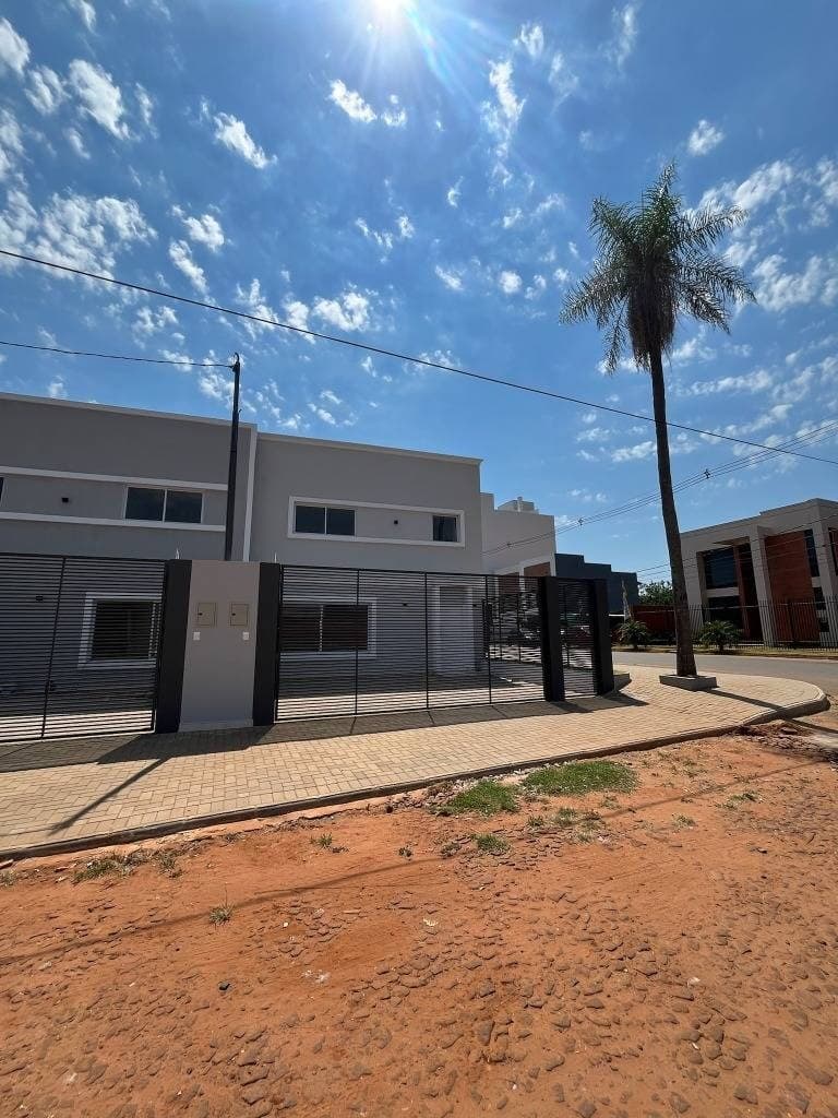 ALQUILO DUPLEX CON PISCINA EN LUQUE