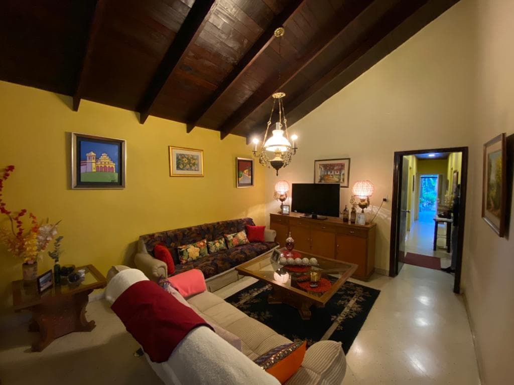 Casa En Barrio Las Mercedes. A Pasos De La Avenida España – 3