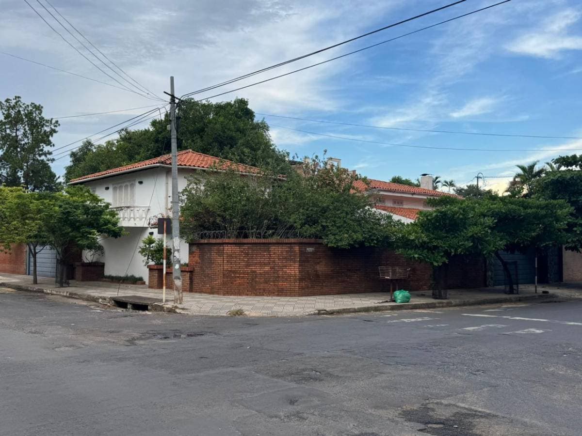 VENDO PROPIEDAD EN ESQINA EN BARRIO HERRERA – 3