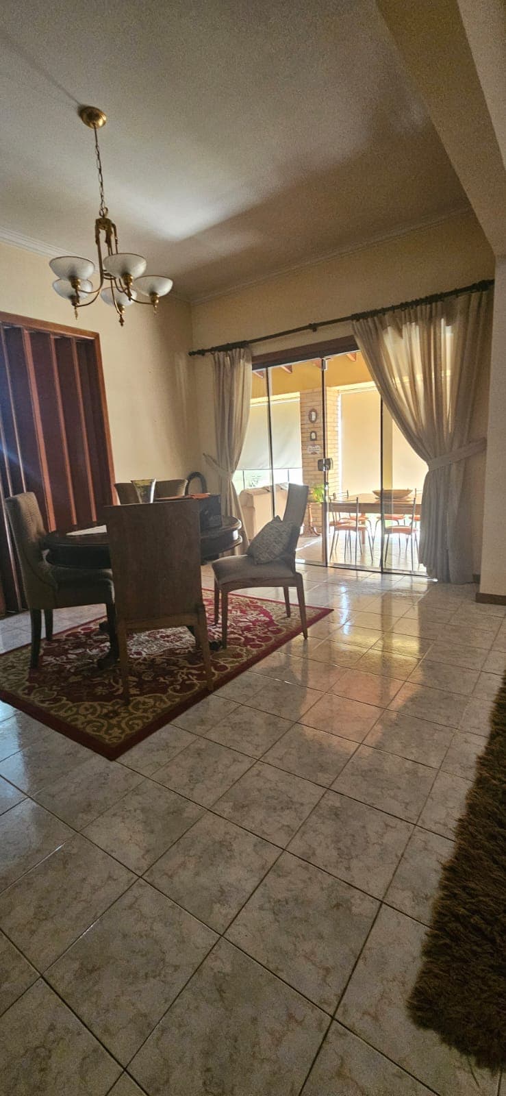 AMPLIA RESIDENCIA EN VENTA - B° JARA – 3