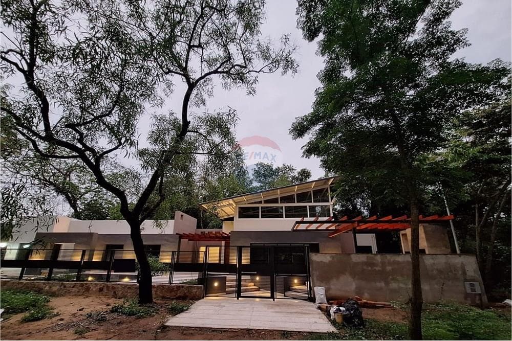 Casa a Estrenar de 3 Suites con Piscina en San Bernardino (Lago Azul), 241 m²