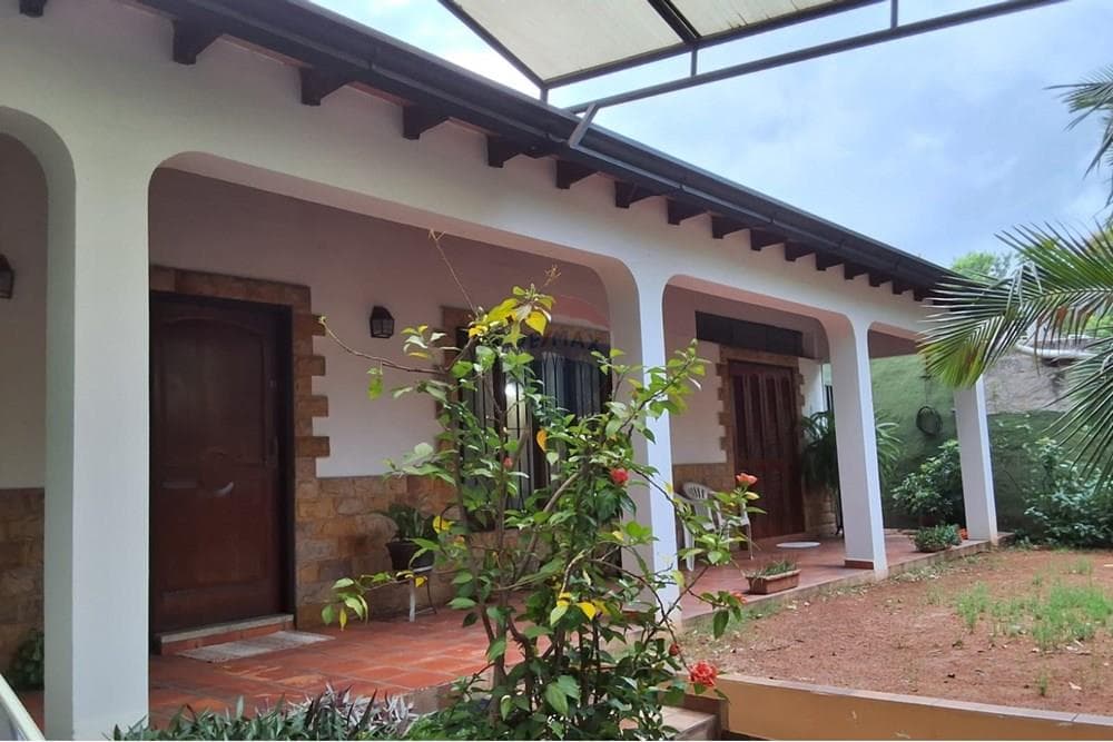 VENDO CASA EN SAN LORENZO ZONA PALACIO DE JUSTICIA