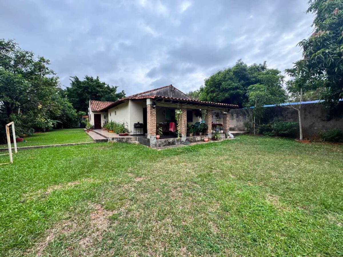 Casa en Venta , Luque – 2