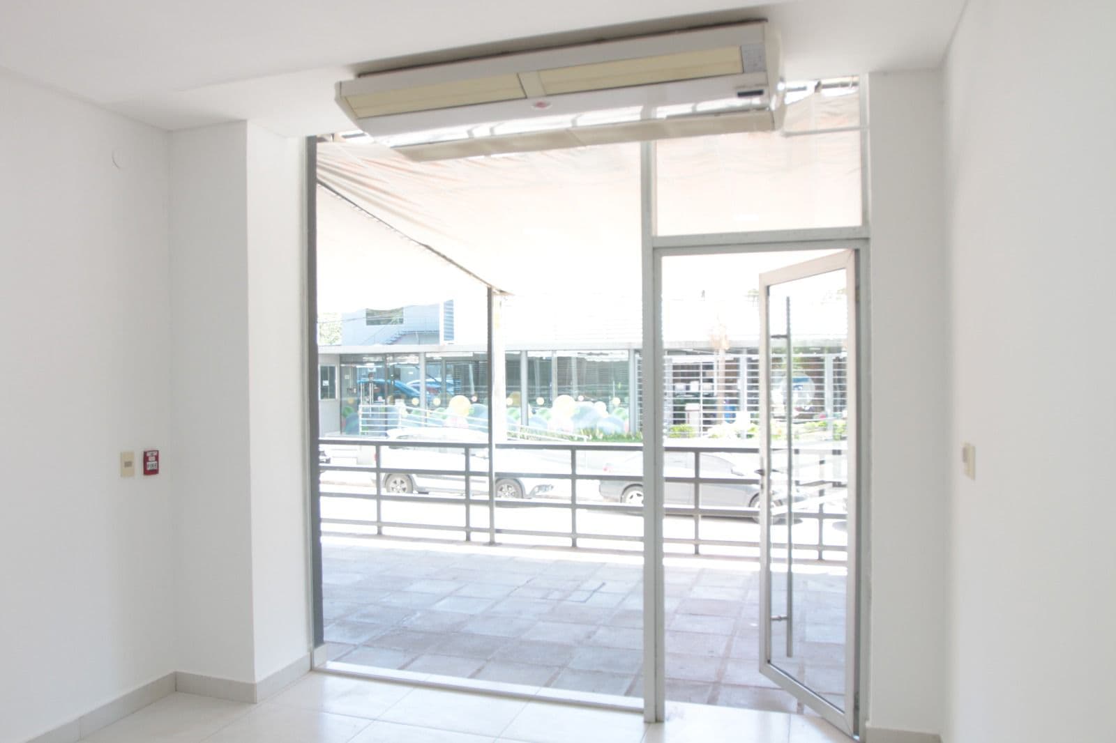 ALQUILO SALON PARA OFICINA O COMERCIO EN ZONA ESTRATEGICA EN VILLAMORRA – 2
