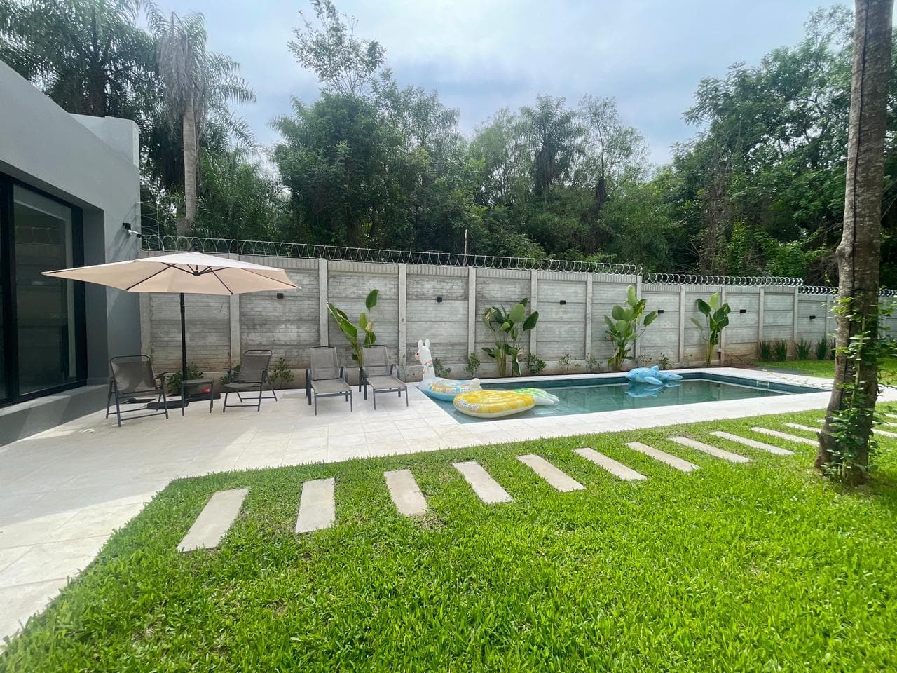 IMPORTANTE RESIDENCIA AMOBLADA EN SAN BERNARDINO - ZONA ANFITEATRO