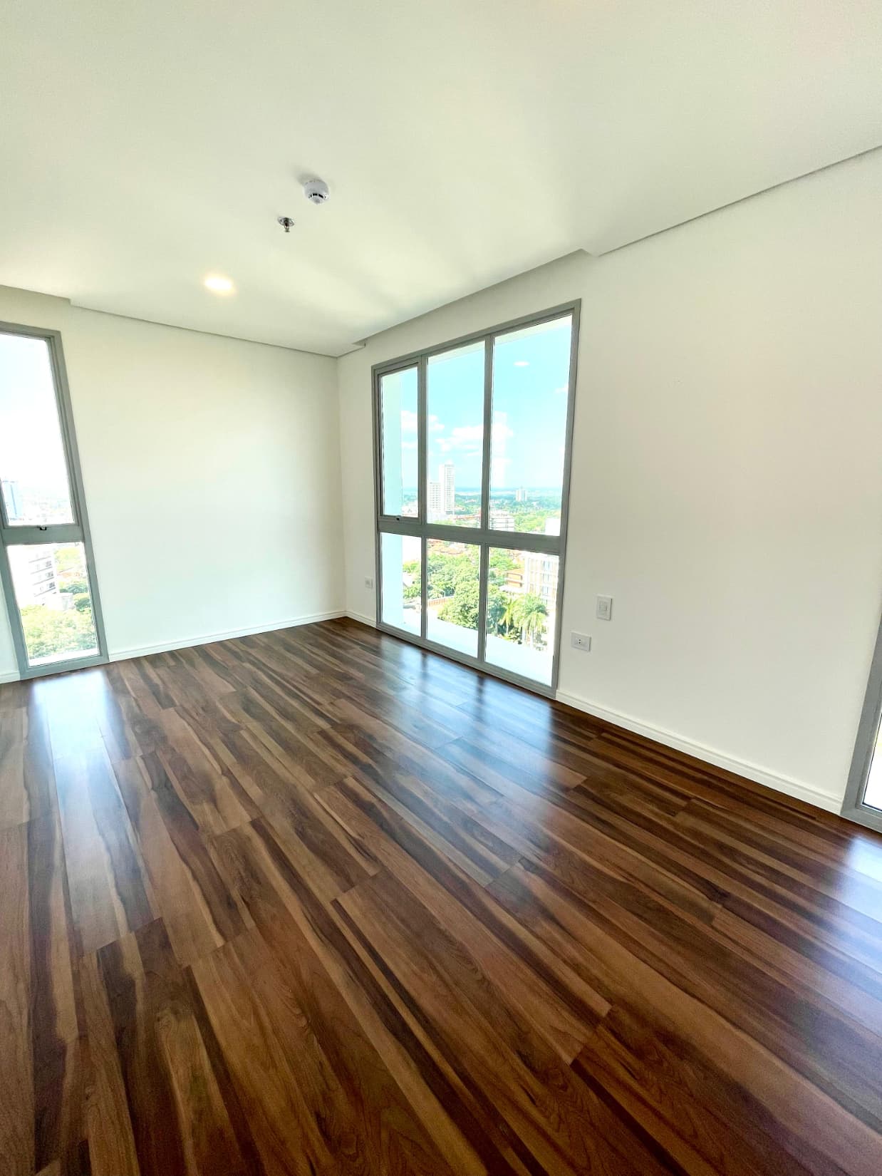 EN ALQUILER- Departamento de 3 dormitorios - Zona Shopping del sol – 2
