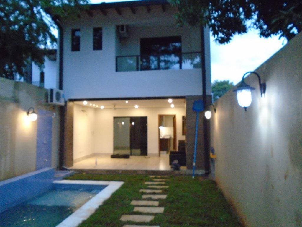 ALQUILO CASA PAREADA EN LAMBARÉ – 3