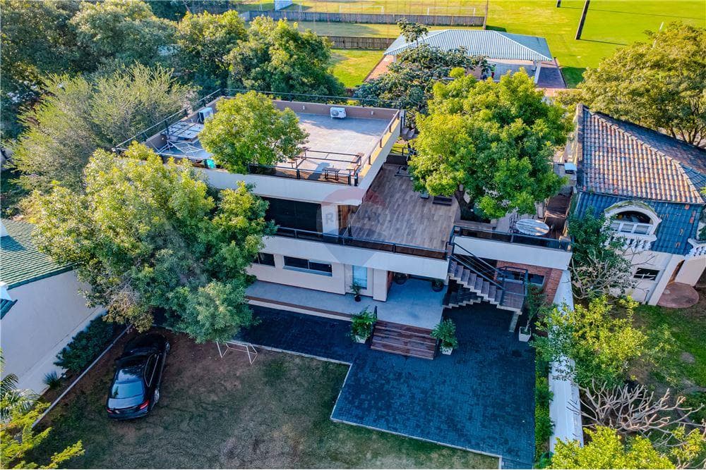 VENDO RESIDENCIA A METROS DEL YACHT Y GOLF CLUB
