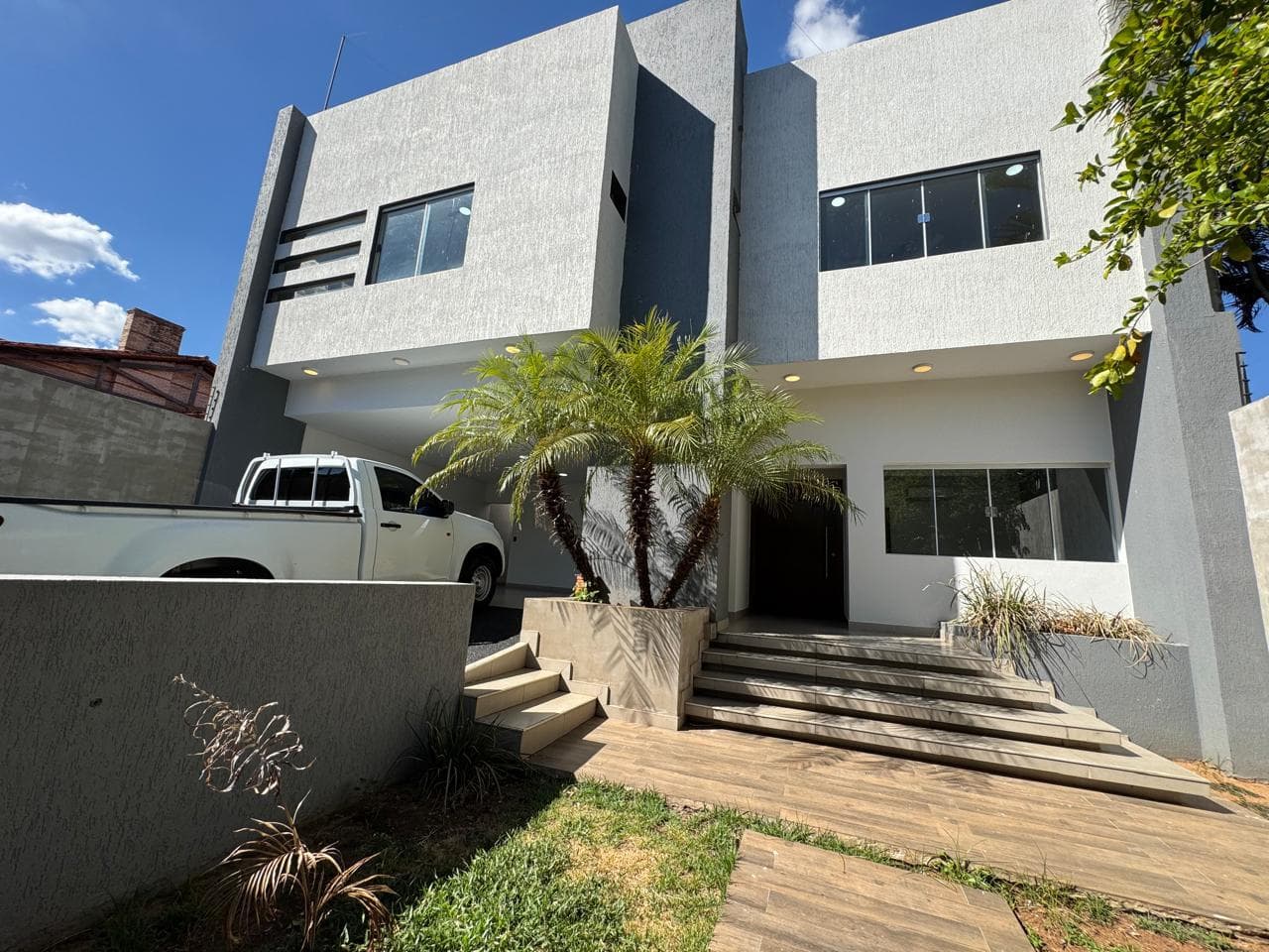Vendo Lujosa Residencia en barrio Nazareth