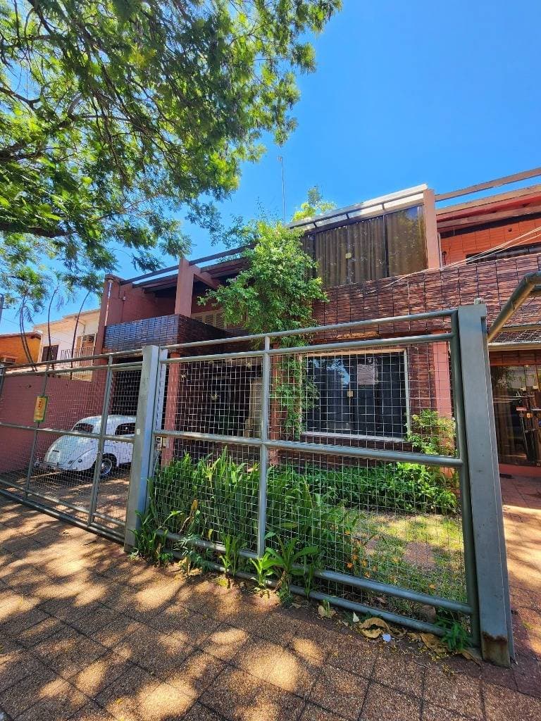VENDO RESIDENCIA EN BARRIO LAS MERCEDES