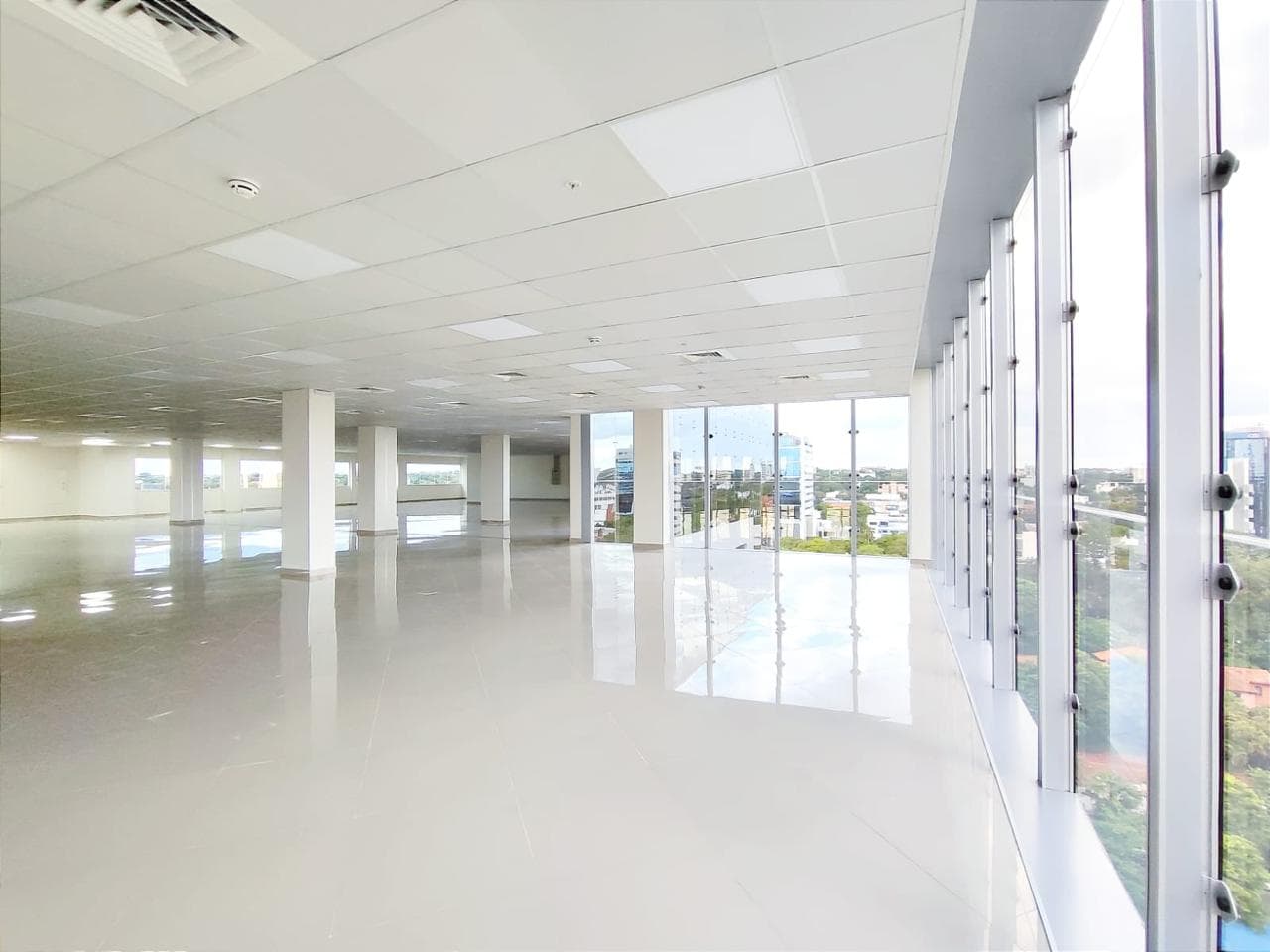 Oficina de 1.516 m2 en Villamorra