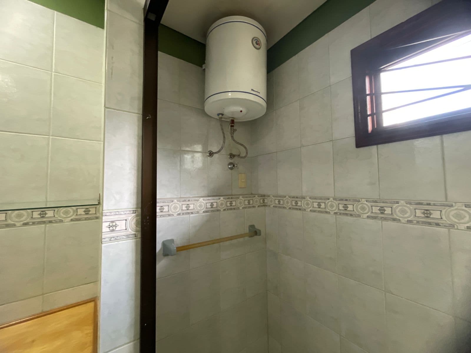 EN ALQUILER – Amplia Casa de 2 Plantas en Barrio Nazareth – 2