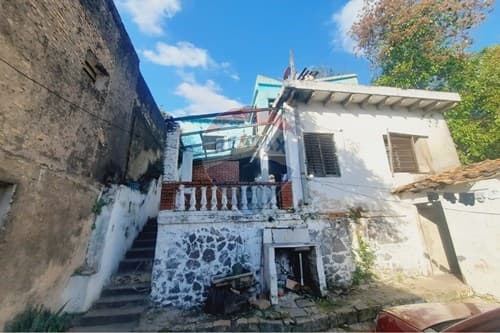 VENDO TERRENO CON CASA A DEMOLER – 2