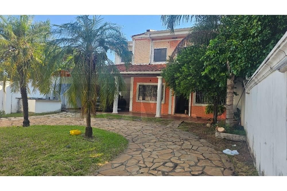 VENDO AMPLIA CASA EN EL BARRIO NAZARETH – 2