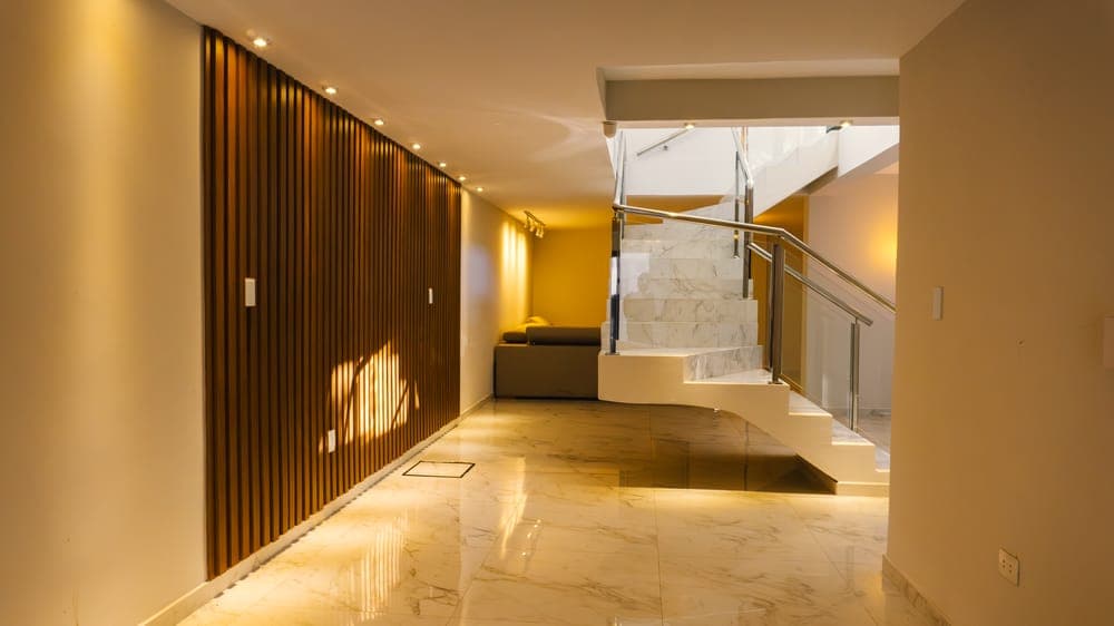 RESIDENCIA MODERNA AMOBLADA EN BARRIO LOS LAURELES