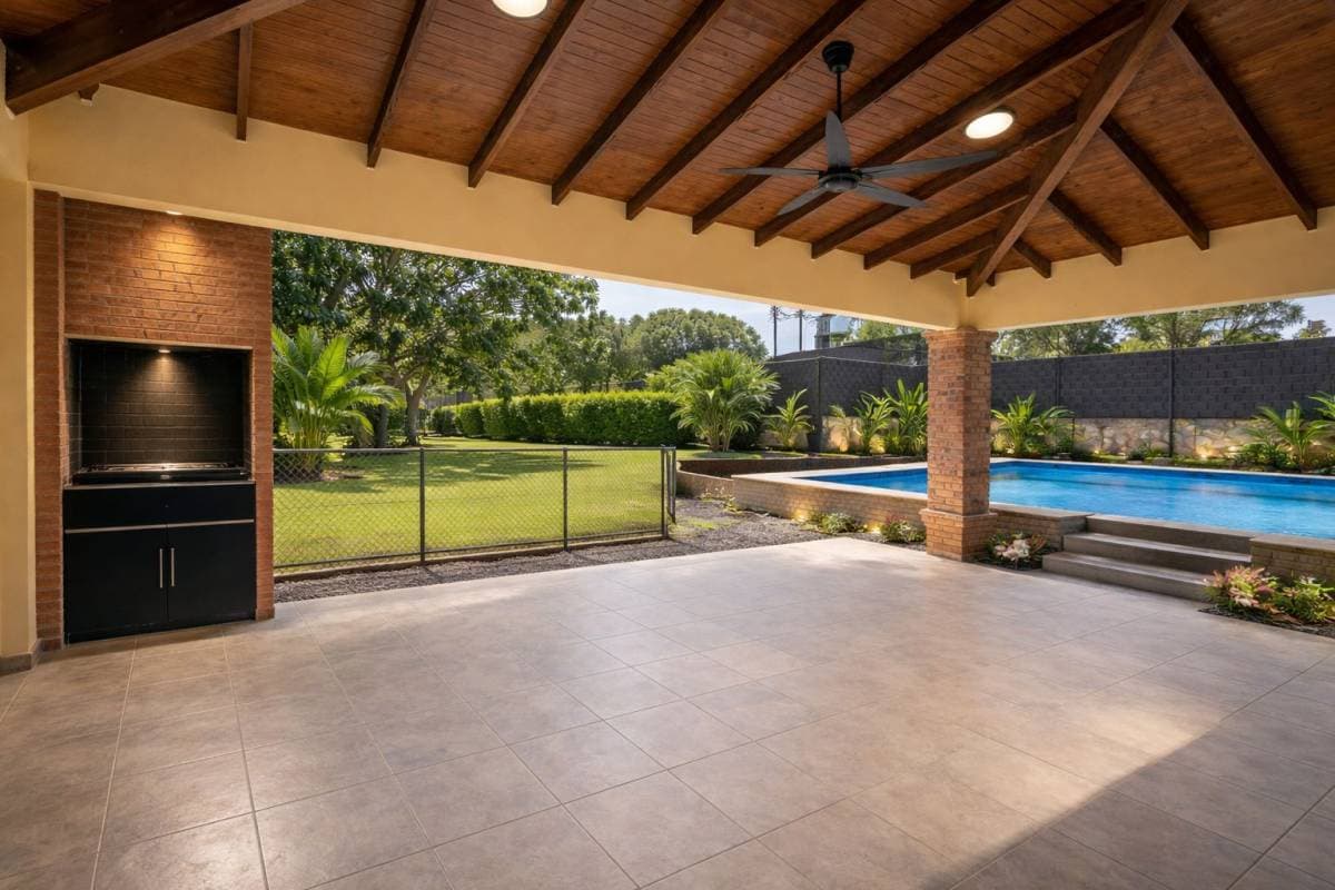 CASA EN BARRIO CERRADO MONTESOL – 2