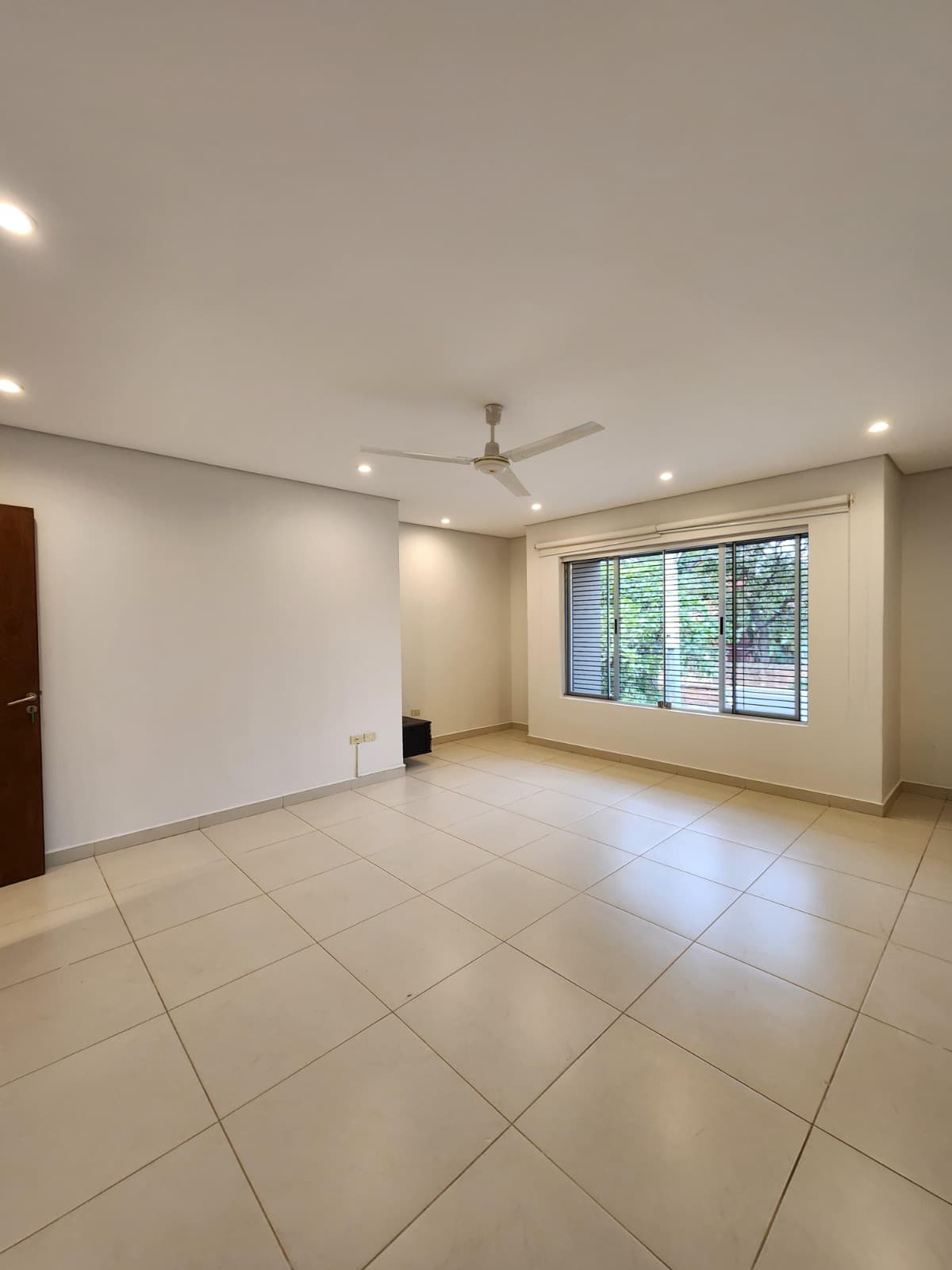 Casa En Alquiler, Zona Super Residencial, Barrio Manora. – 3