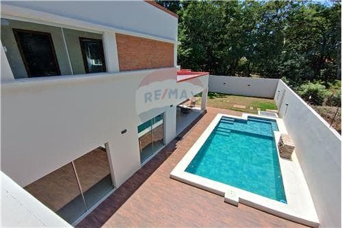 HERMOSA CASA NUEVA EN MARIANO ROQUE ALONSO – 2