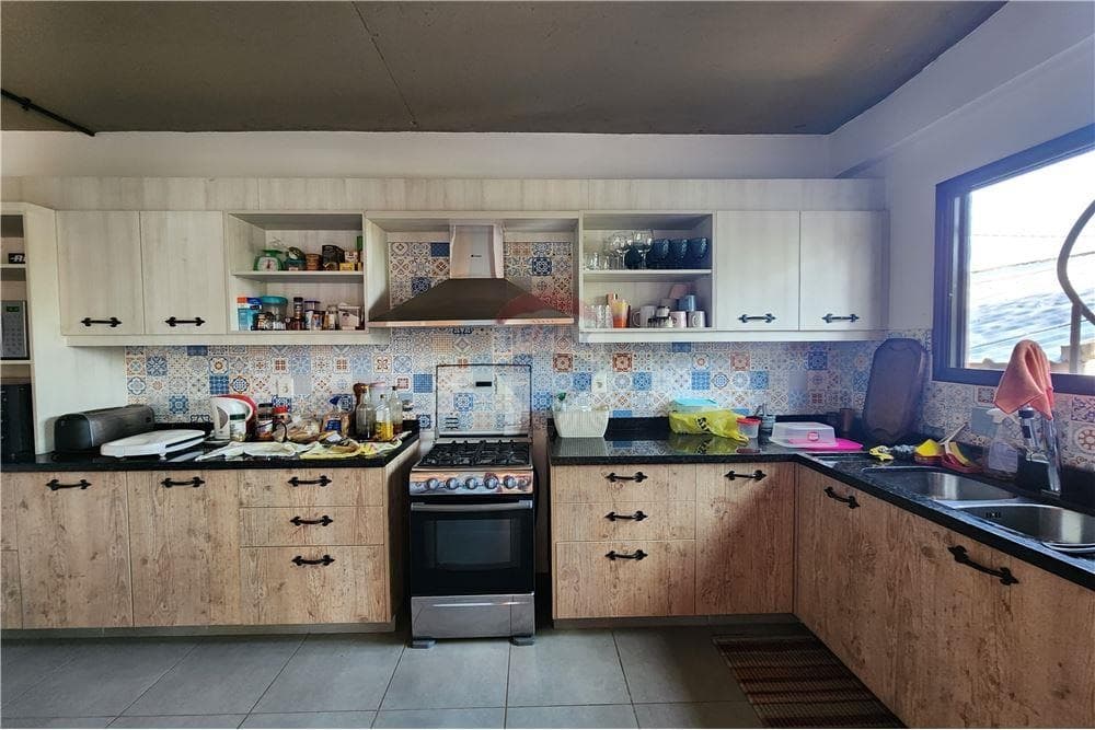Alquiler anual – Casa moderna de 5 dormitorios en San Bernardino – 3