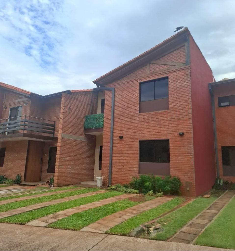 ALQUILO DUPLEX EN BARRIO CERRADO SAN LORENZO - LAGUNA GRANDE