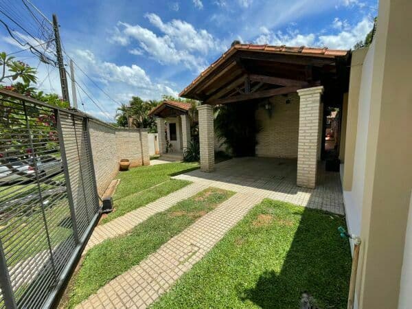 SE ALQUILA AMPLIA CASA zona Campus de la Católica – 2