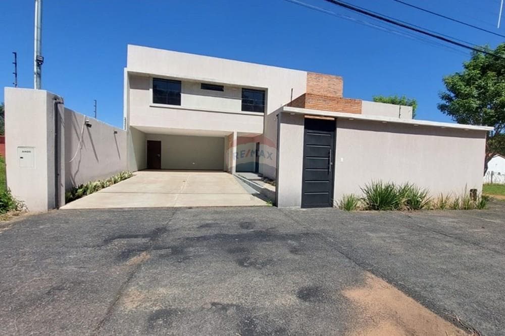 VENDO CASA A PRECIO DE DUPLEX EN LUQUE