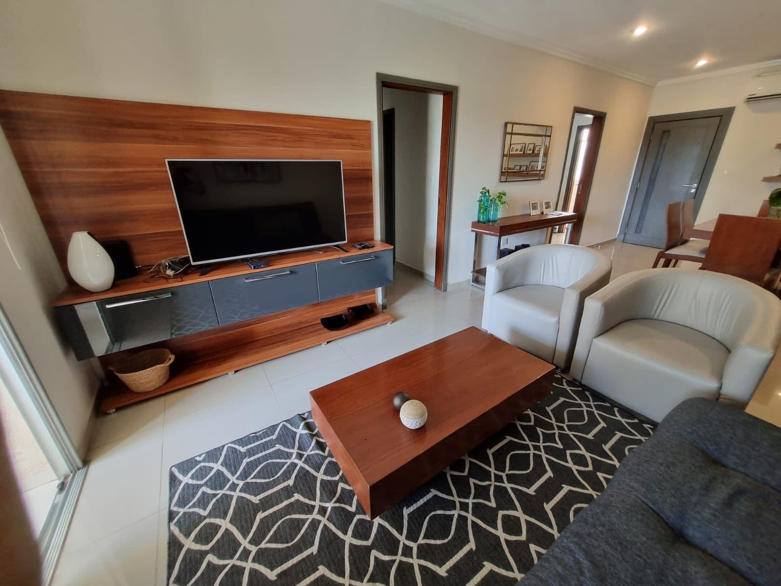 DPTO DE 2 HABITACIONES AMOBLADO Y EQUIPADO A FULL: