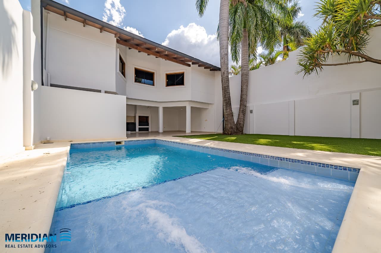 VENDO HERMOSA CASA DE 4 DORMITORIOS EN YKUA SATI – 3
