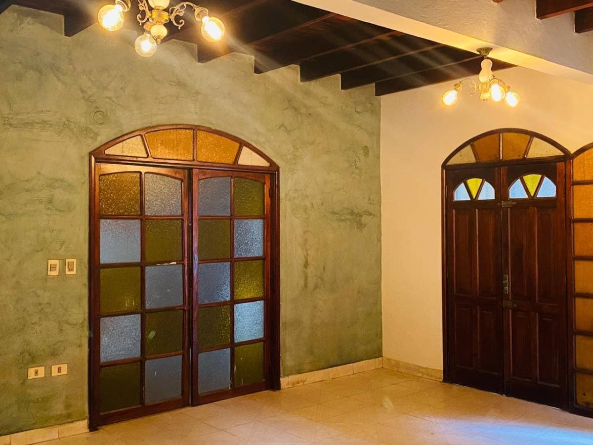 Alquilo amplia casa en Luque, Barrio Laurelty – 2
