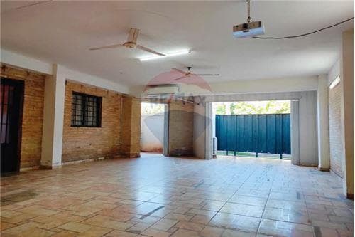 En venta amplia vivienda en zona Parques del Yacth – 2