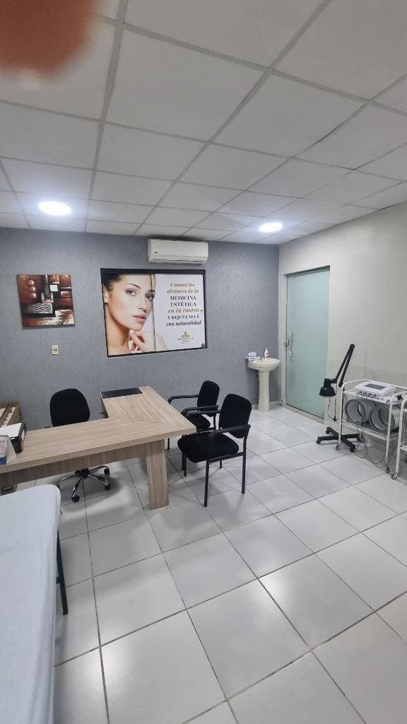 Alquilo consultorios para médicos en Luque - Barrio Villa Adela