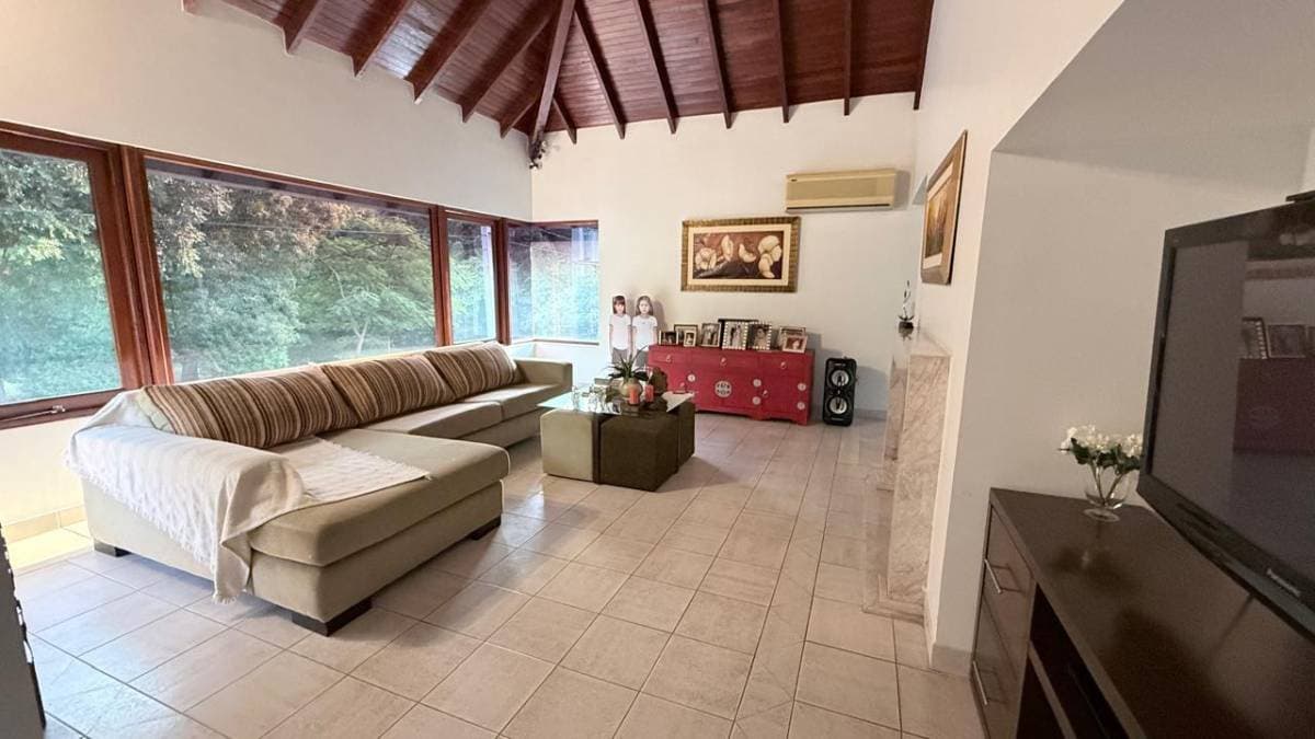 Residencia en Paseo Lomas Verdes – Parques del Yacht - Lambare – 2
