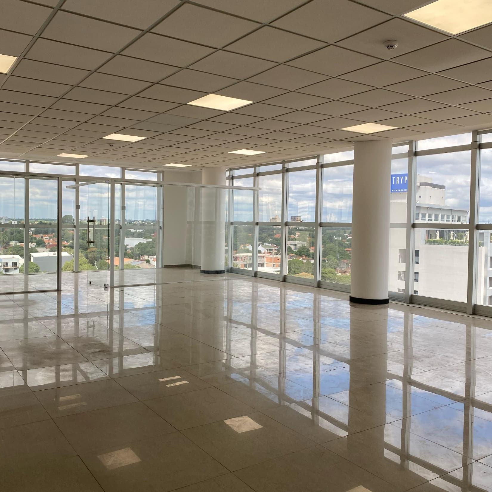 Alquilo Oficina Corporativa en SKY CENTER – 3