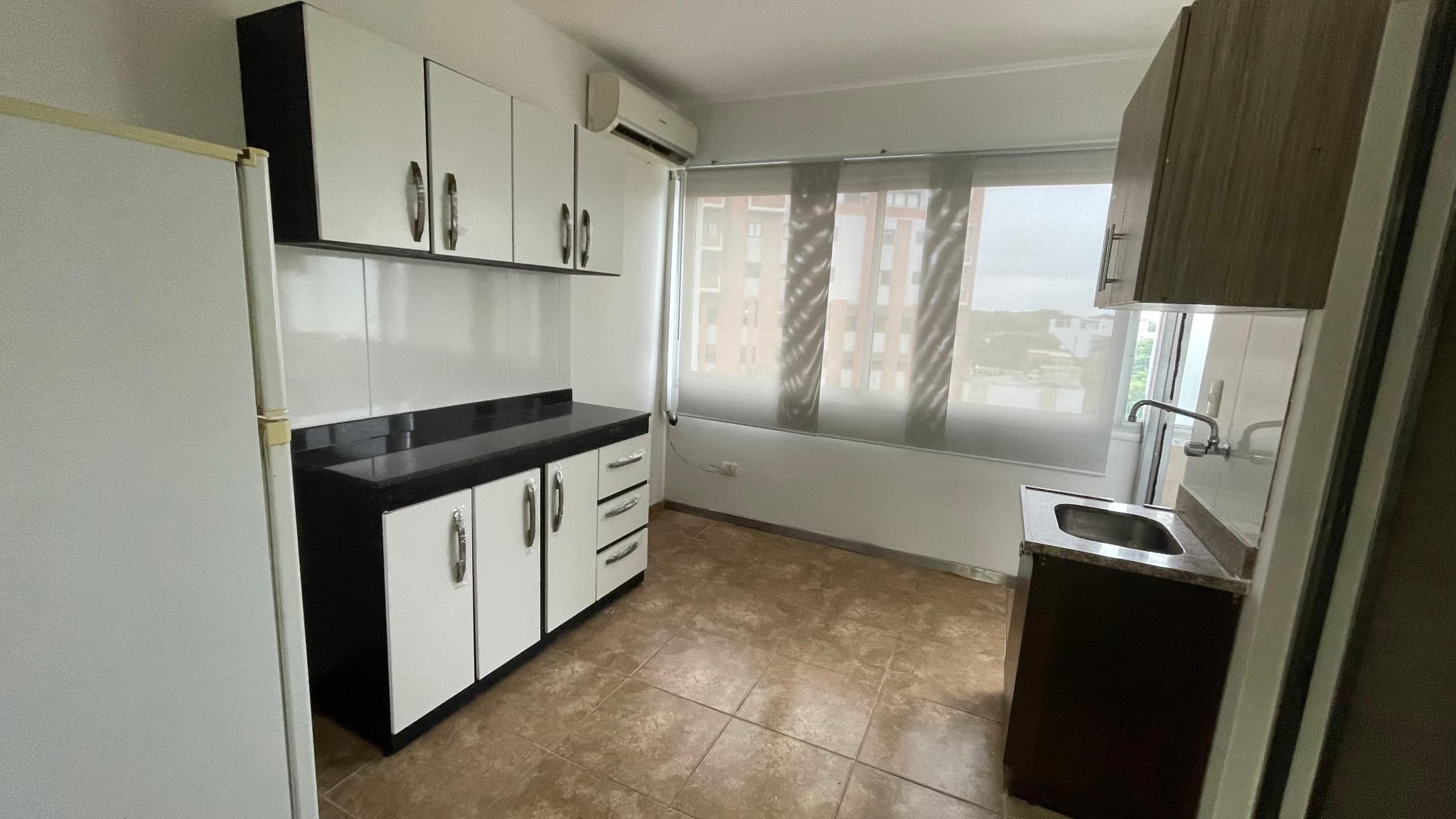 Alquilo Oficina de 300 m² Zona Ycua Sati cerca de Avda. Aviadores del Chaco – 3