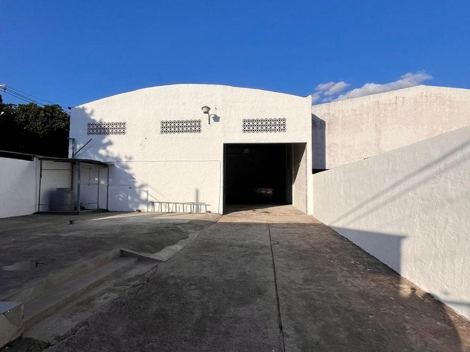 ALQUILER DE TINGLADO Y DEPÓSITO EN FERNANDO DE LA MORA ZONA SUR – 2