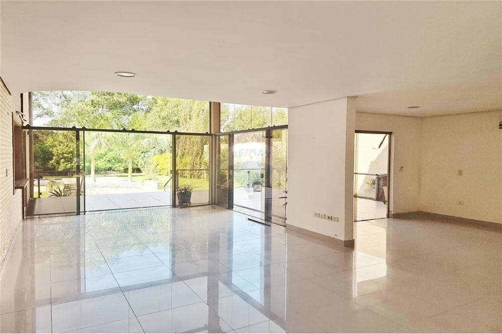 Hermosa casa en Urbanización Surubi´i – 2