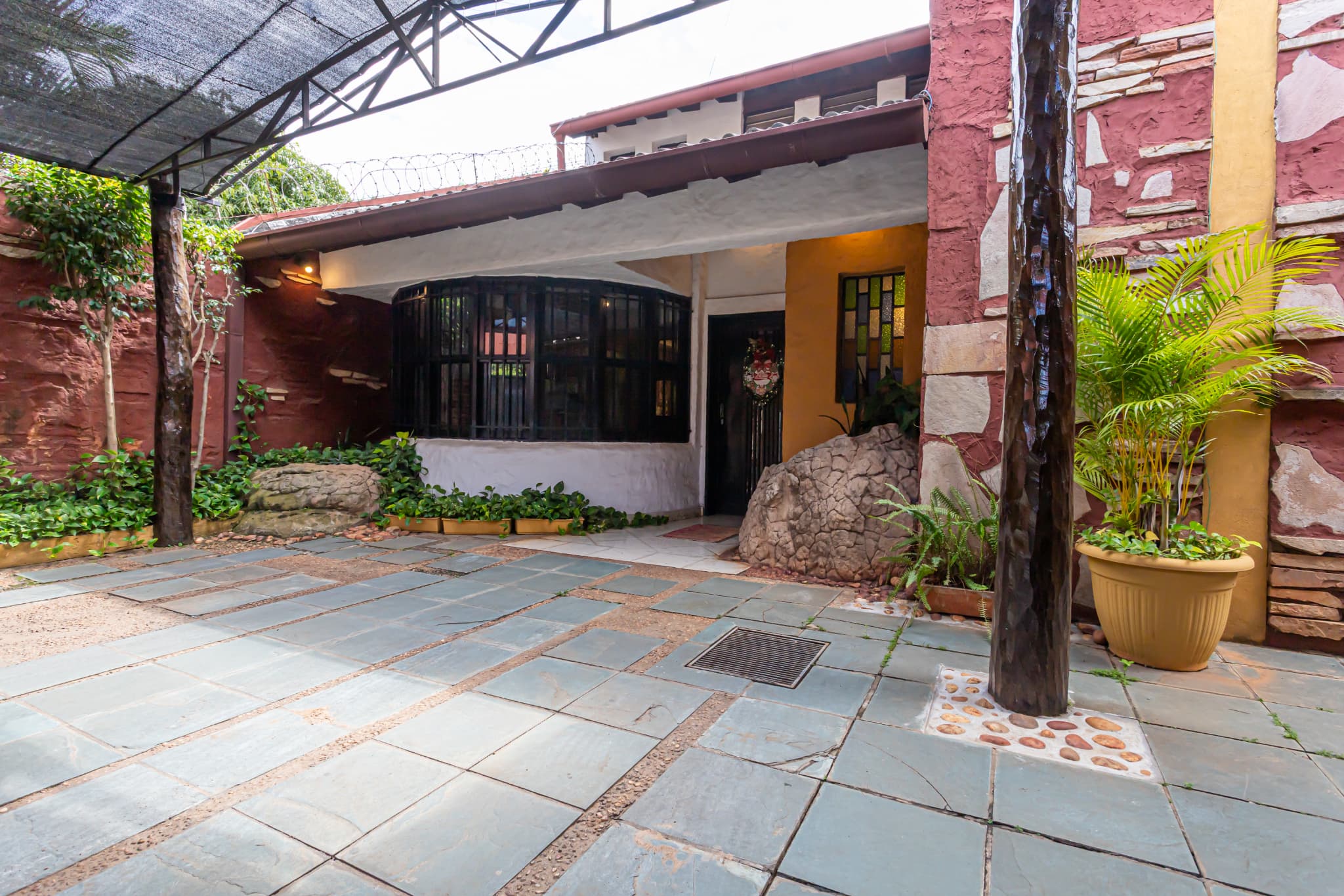 VENDO CASA EN ASUNCION - BARRIO SAN JORGE