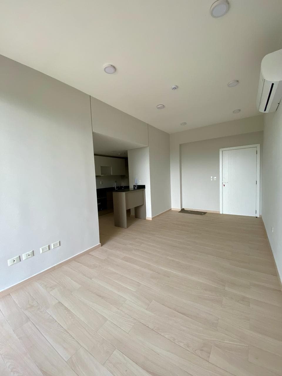 EN VENTA DEPARTAMENTO A PASOS DEL SHOPPING MARISCAL – 2