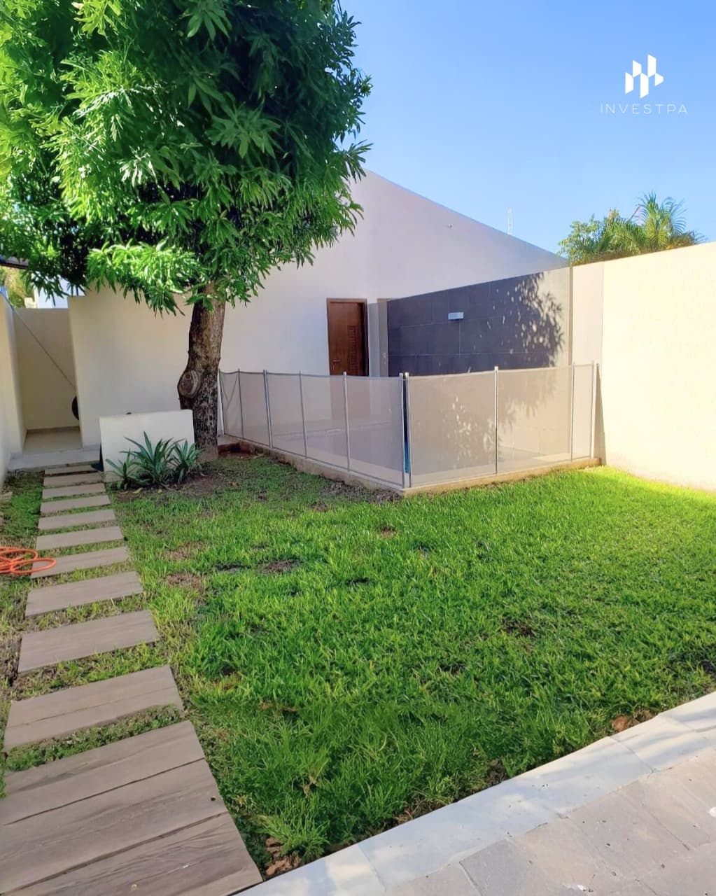 DÚPLEX MOBILIADO COM PISCINA PARA LOCAÇÃO – BAIRRO SAN CRISTÓBAL