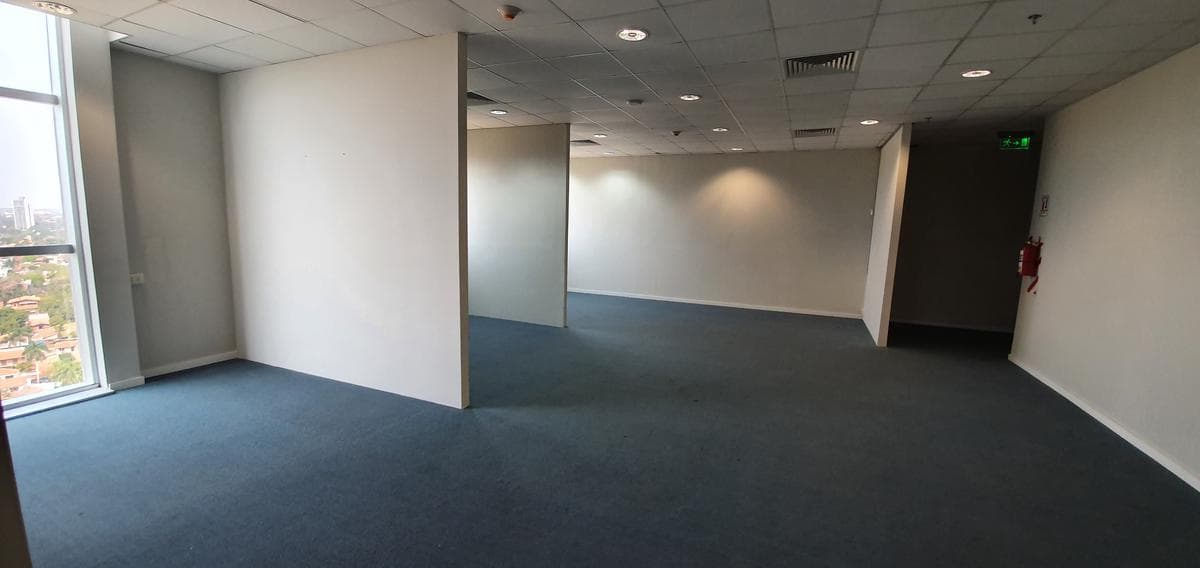 Alquilo Oficina De 94 m2 Con 2 Cocheras En El WTC Asunción – 3