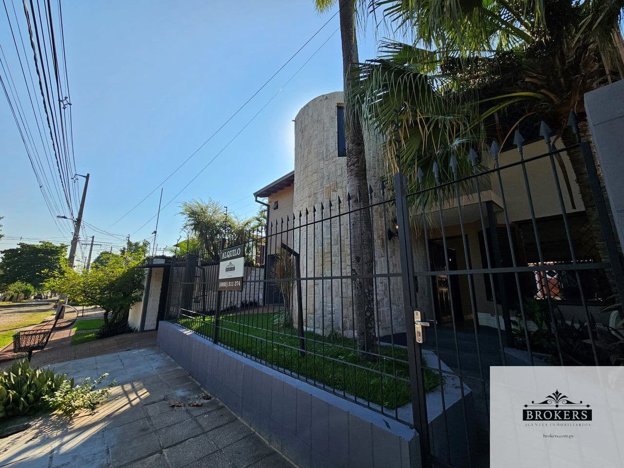 Alquilo Casa De 4 Dormitorios Con Patio y Piscina En Barrio Kennedy De Lambare – 2