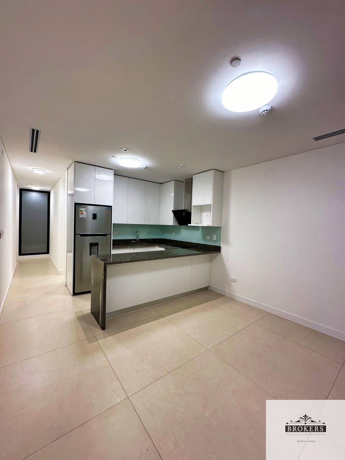 Departamento Monoambiente en alquiler c/ cochera en Ykua Sati – 3