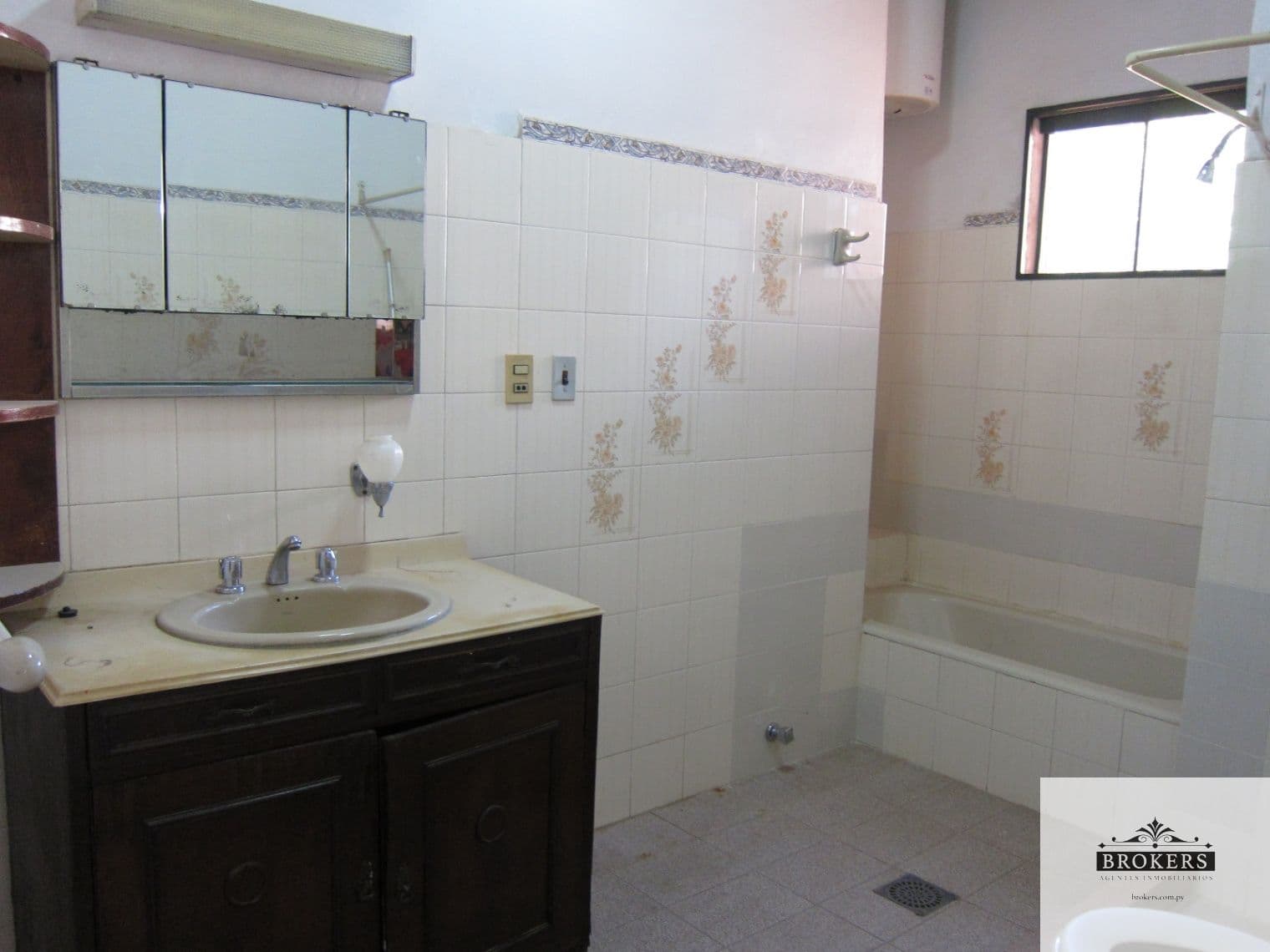 Alquilo Casa para oficina o vivienda 8 ambientes en Villa Morra – 3