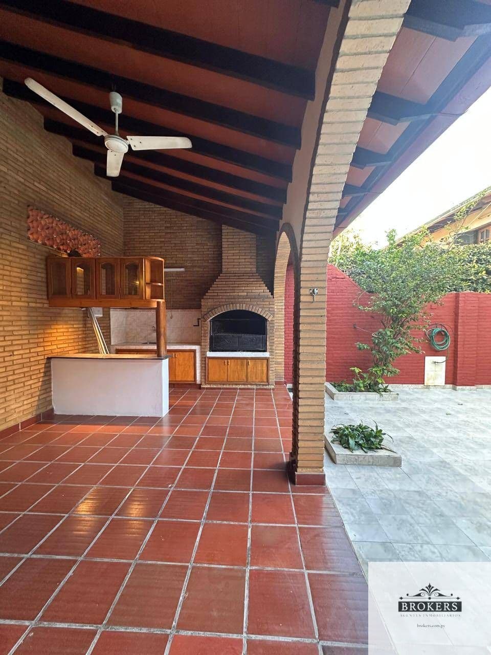 Alquilo Casa De 3 Dormitorios Con Piscina Para Vivienda u Oficina En Lambaré
