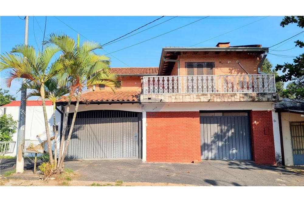CASA DE 4 DORMITORIOS EN LAMBARÉ - ALQUILER