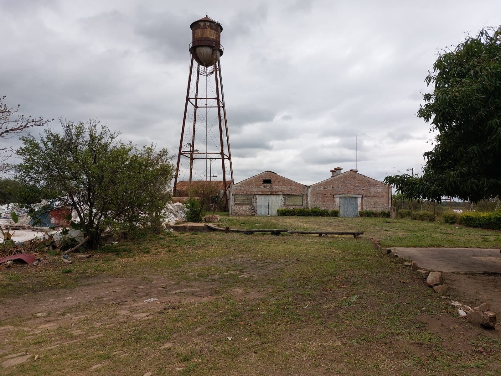 VENDO TERRENO CON VARIOS DEPOSITOS EN VILLETA A METROS DEL PUERTO‼️ COD 0562