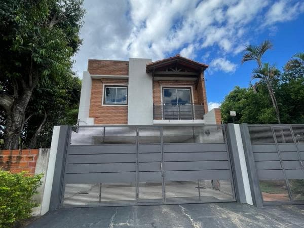 EN ALQUILER,DUPLEX EN BARRIO MBURUCUYÁ